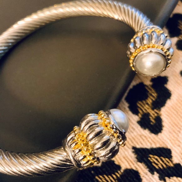 DESIGNER INSPIRED CABLE BRACELET ⭐️2-Tone Faux PEARL TWISTED CUFF NEW CONDITION - Picture 9 of 16